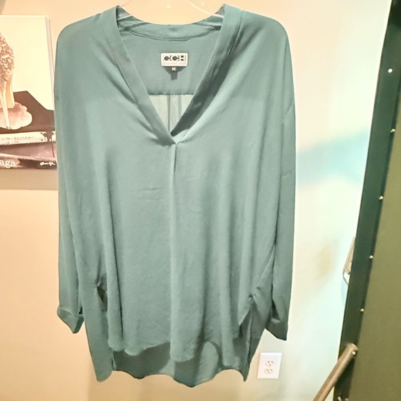 CCH Collection Green/Blue Oversized Long Sleeve V-neck Blouse Size Medium $178 - Picture 4 of 10